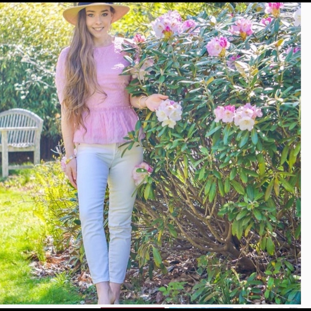Cute pink top from Rachel parcell